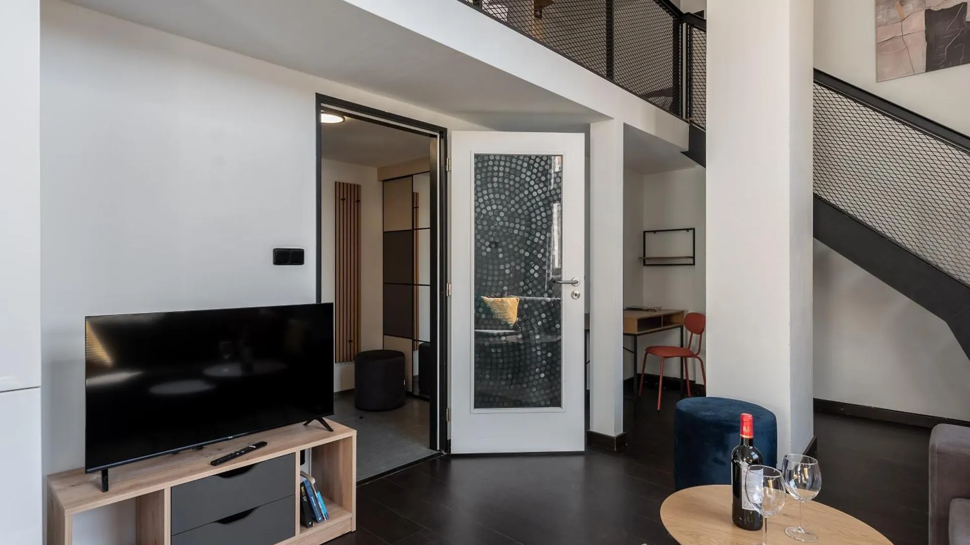 Near Center Family Loft-Apartments Prag Lägenhet