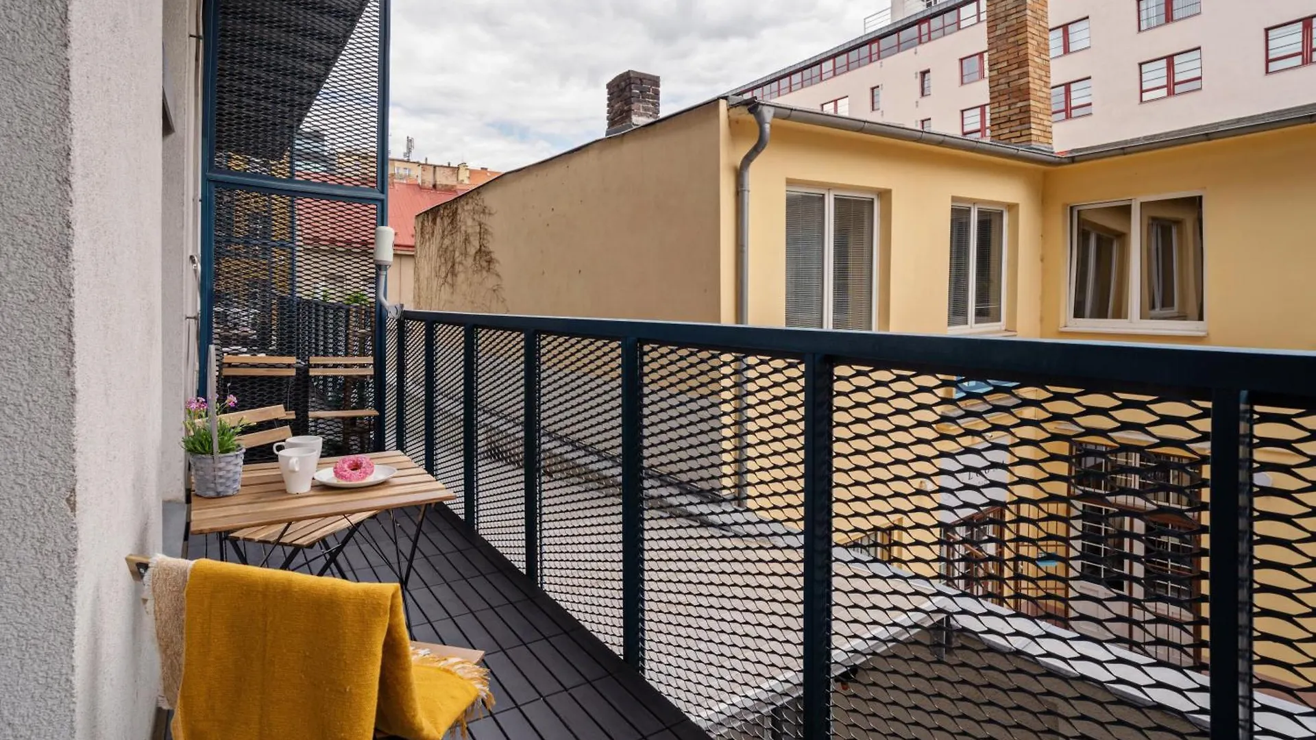 Near Center Family Loft-Apartments Prag