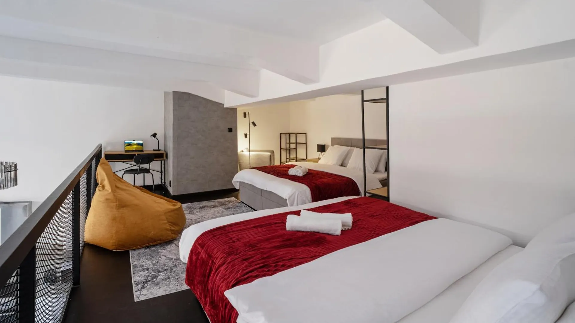 Near Center Family Loft-Apartments Prag Tjeckien
