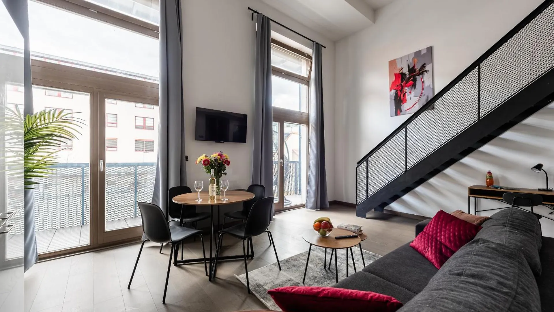 Near Center Family Loft-Apartments Прага